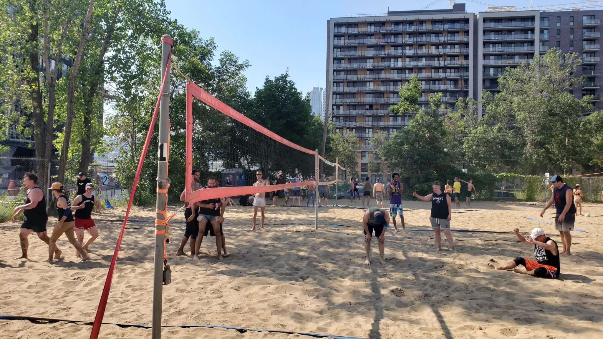 Beach_Volleyball_Action-min